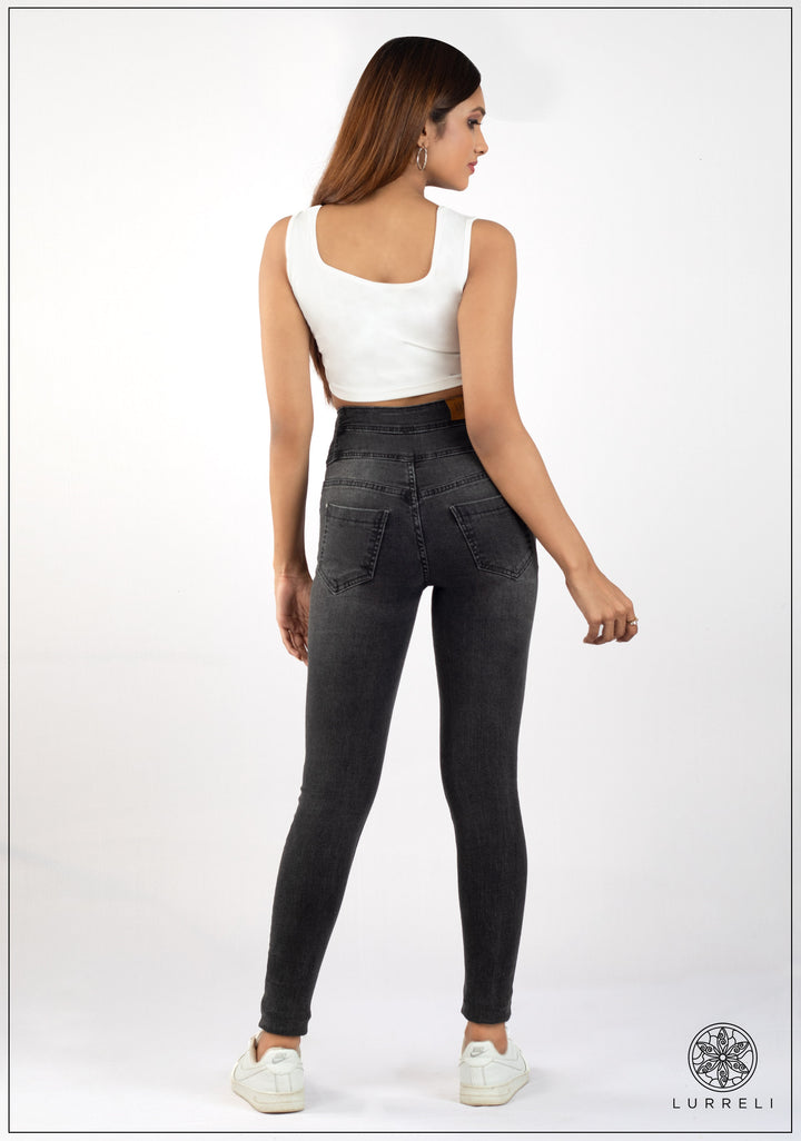 High Waist Slim Fit Jean - Light Wash